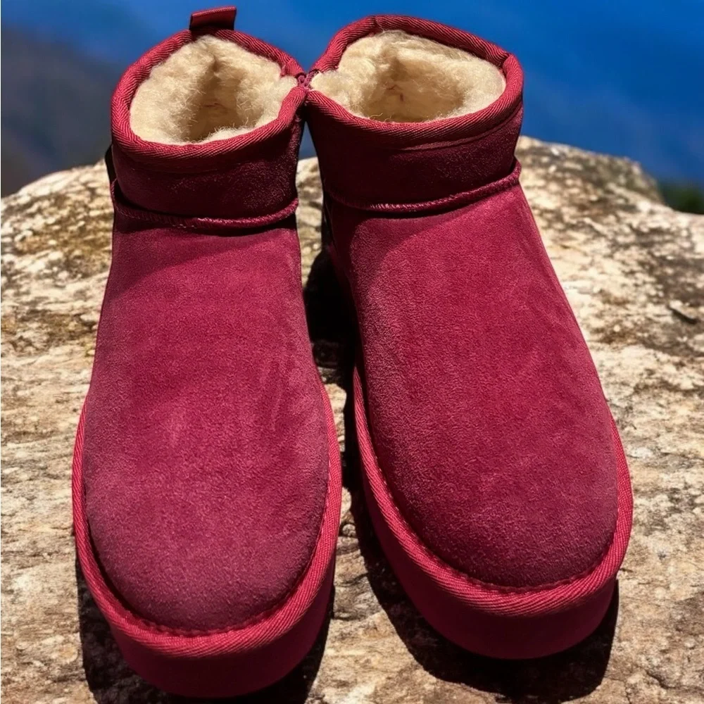 BearPaw Pink Shearling Boots Size 5. NWT.